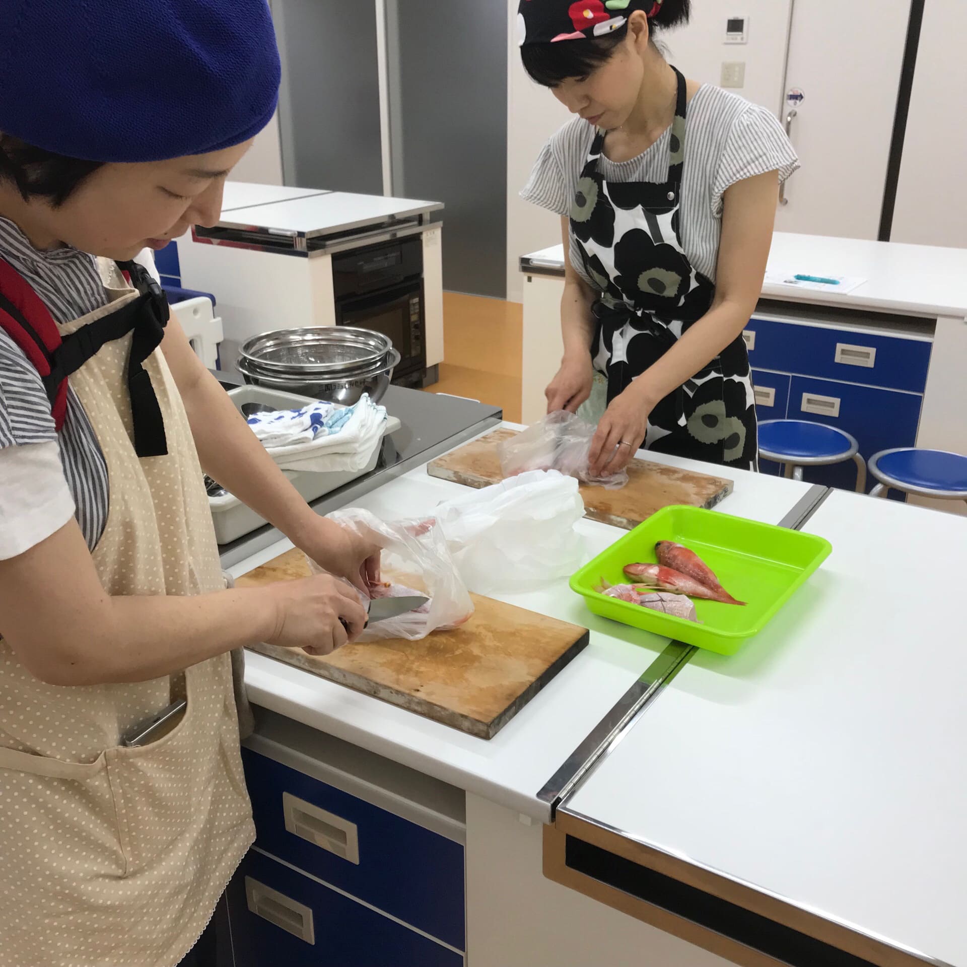 簡単で美味しいお魚家庭料理教室 「ちひろの海」教室の様子。福井の女性を応援するくらし情報、くらしくふくい。